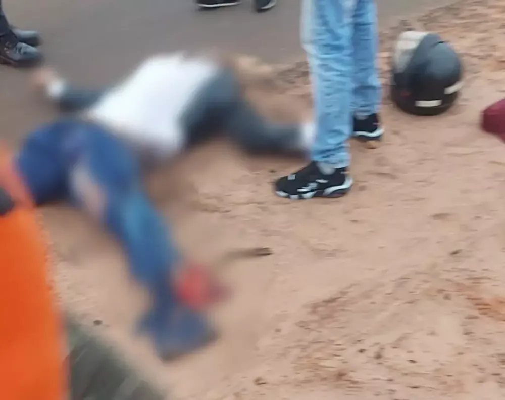 Motociclista perde pé em acidente e é socorrido em estado grave na MS-475