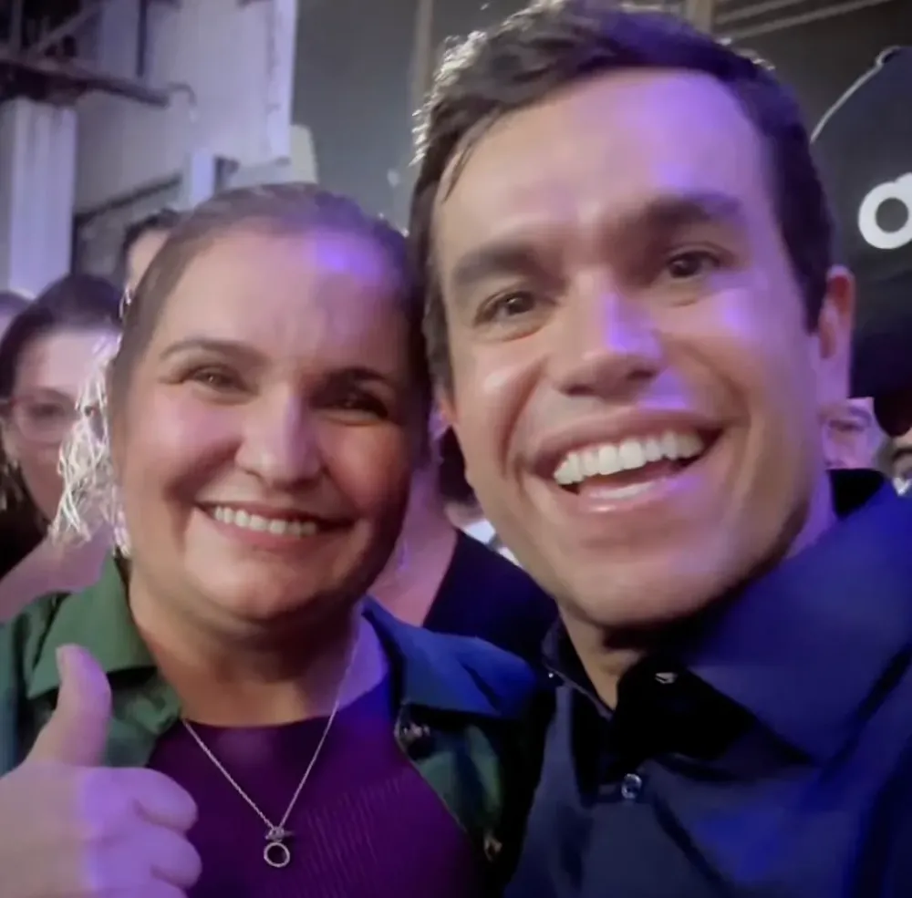 Bolsonaro assina filiação e indica Coronel Neidy para vice de Beto