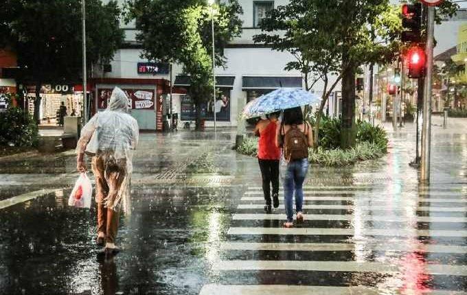 Semana deverá ser chuvosa e com tempestades
