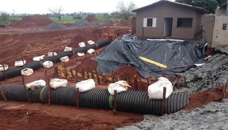 Reinaldo decreta emergência em Nova Andradina após chuva abrir cratera