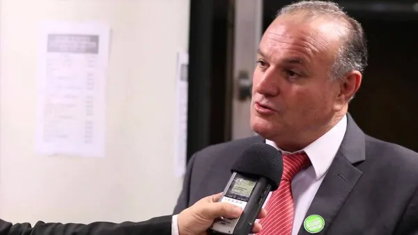 Ex-prefeito de Caracol tem contas reprovadas e fica inelegível