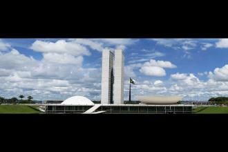 Lei impede prefeitos eleitos de 'abrir cofre' e fazer concursos em 2021