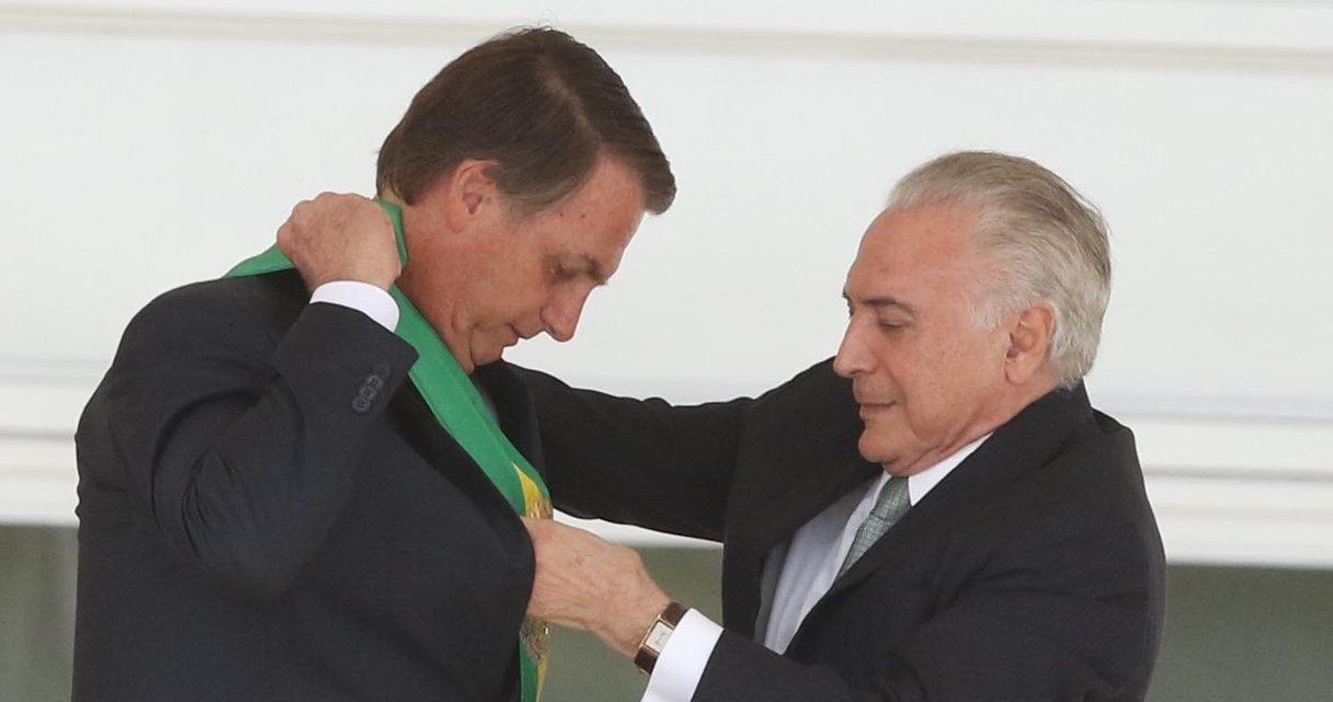 Bolsonaro vai assinar decreto que reajusta salário mínimo para R$ 998