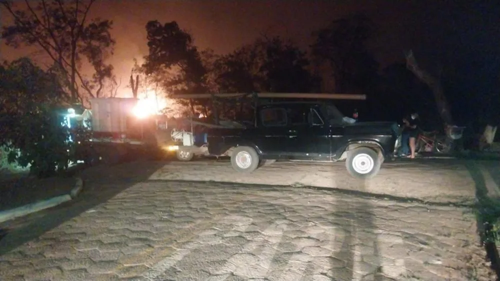 Vídeo: Incêndio massivo em Bela Vista coloca força-tarefa em alerta máximo