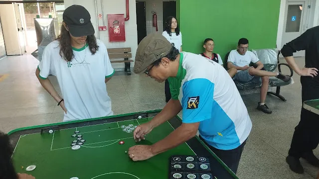 Parceria ensina futebol de mesa a alunos do IFMS em Campo Grande
