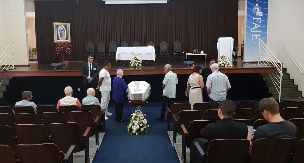 Corpo de Padre Quevedo é velado em BH