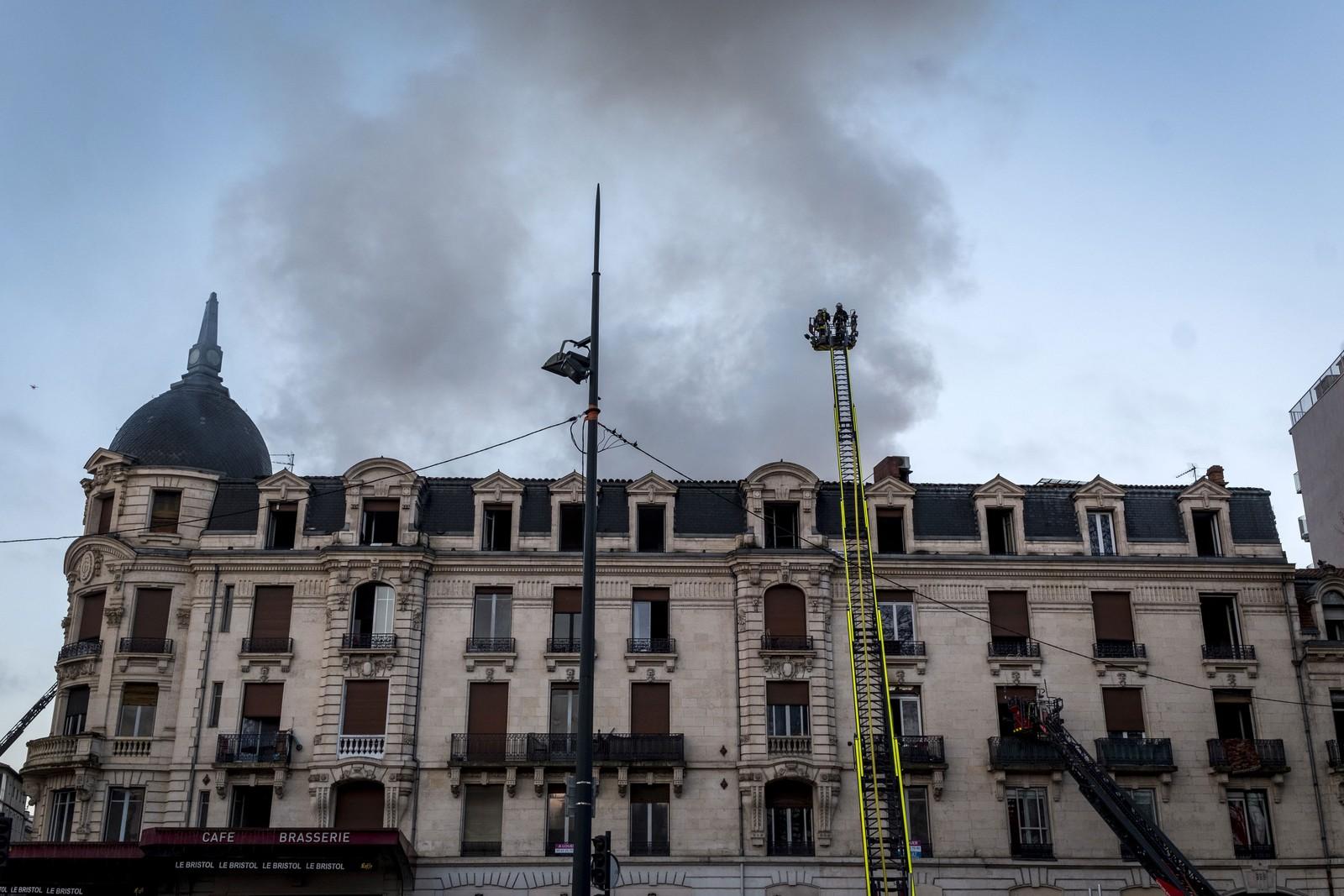 Incêndio em prédio antigo deixa feridos em Toulouse, na França