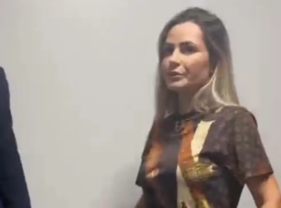 Deolane Bezerra voltará para presídio após descumprir medidas cautelares e ter prisão domiciliar revogada