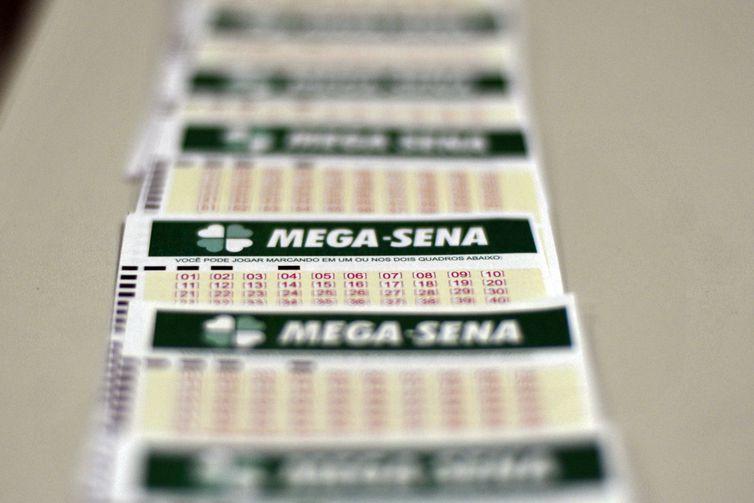 Ninguém acerta a Mega-Sena e prêmio acumula em R$ 27 mi