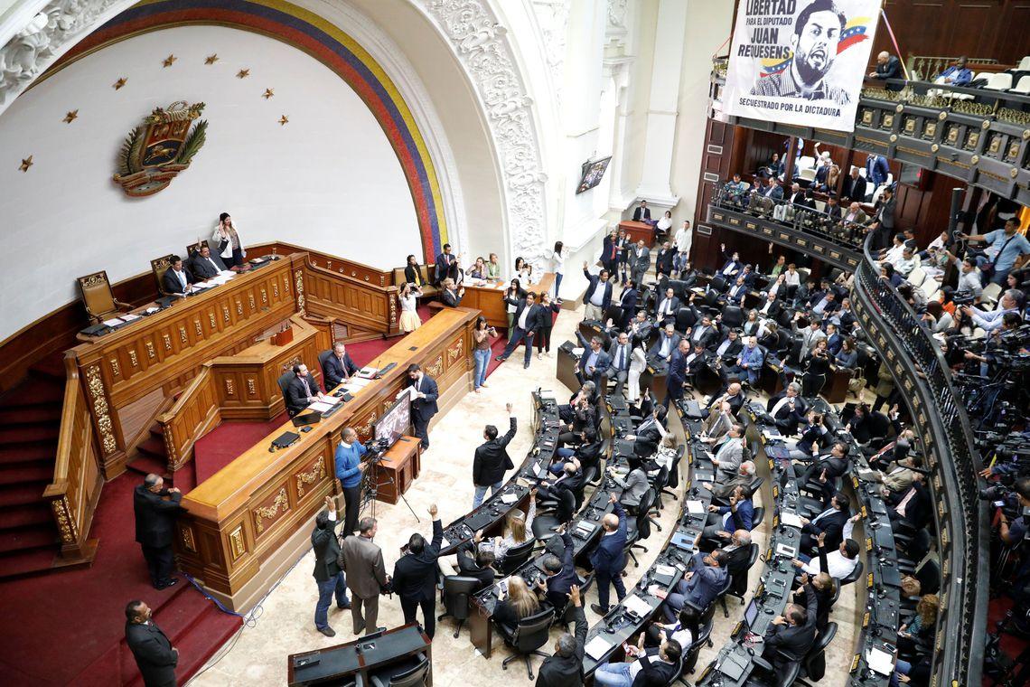 Parlamento venezuelano aprova acordo para entrada de ajuda humanitária