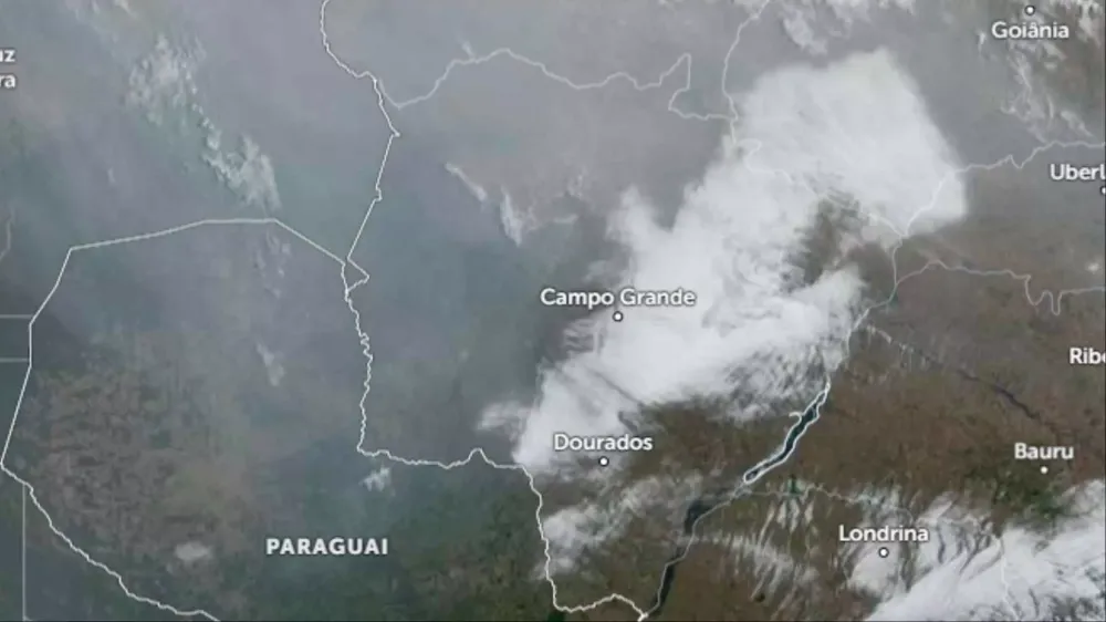 Após breve ameno, fumaça volta a cobrir céu de Mato Grosso do Sul