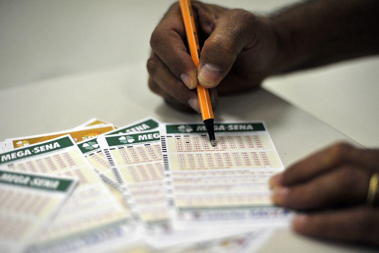 Mega-Sena pode sortear R$ 33 milhões hoje