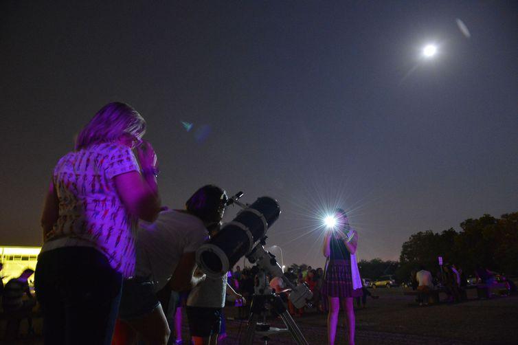 Eclipse lunar poderá ser visto nesta madrugada