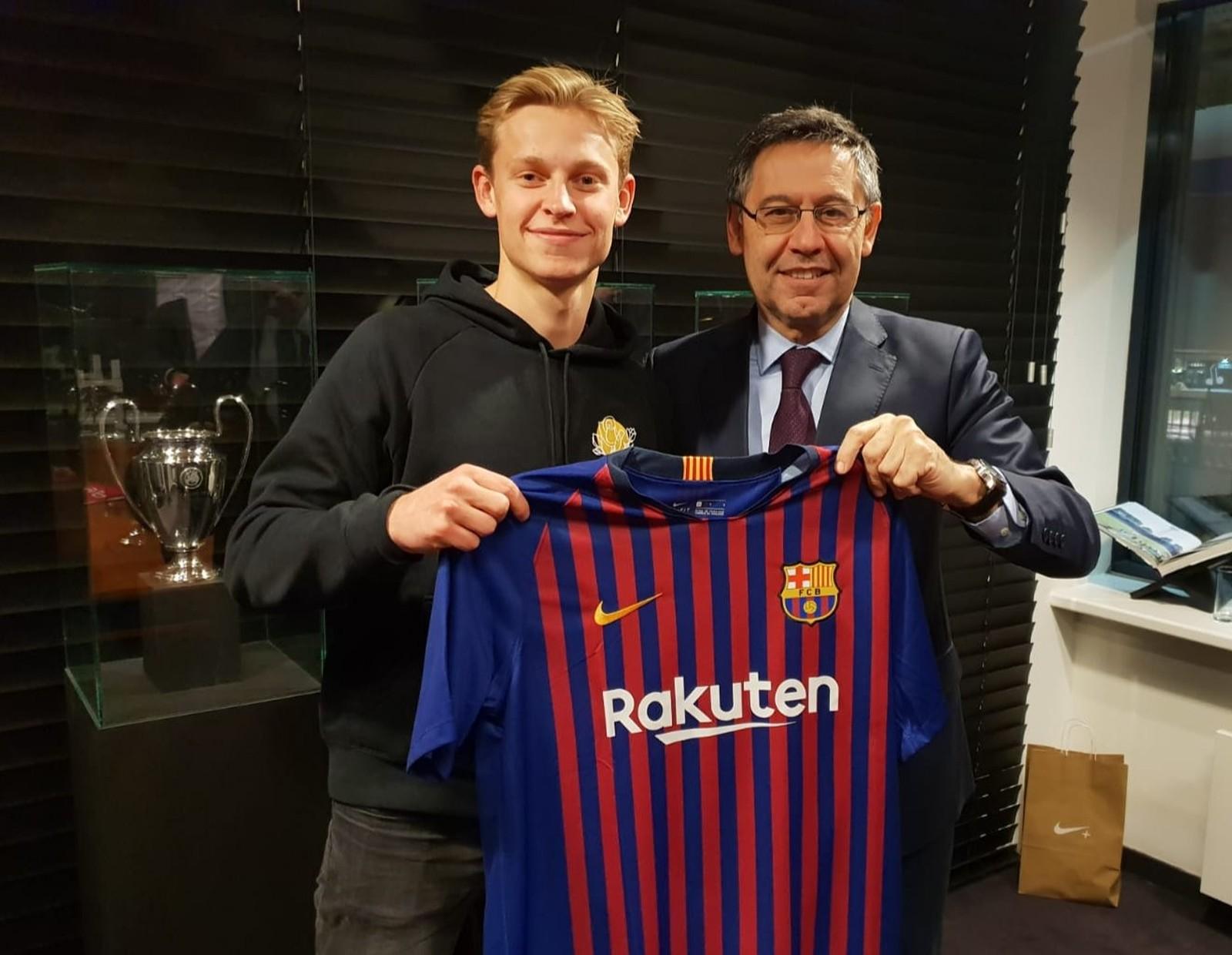 Barcelona anuncia contratação de Frenkie De Jong de olho na próxima temporada