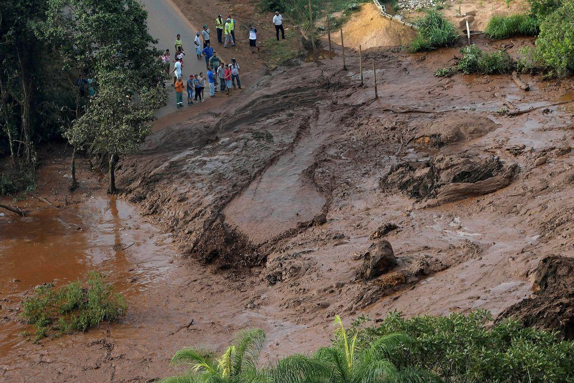 Nove são resgatados com vida em Brumadinho