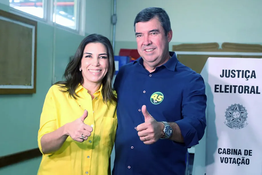 Governador e primeira-dama gravam vídeo declarando apoio a Adriane Lopes neste 2º turno