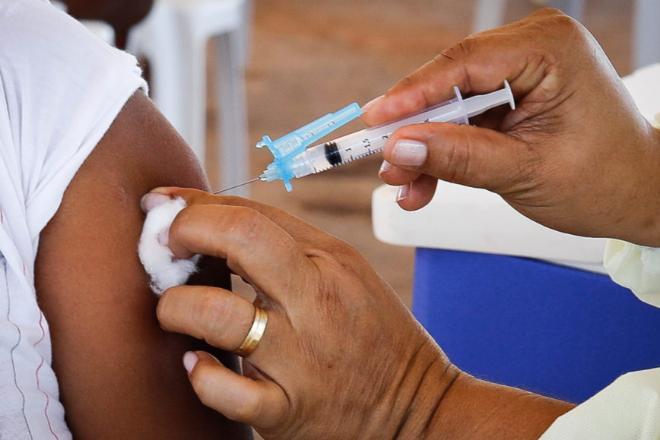 Covid-19: governo federal negocia 168 mi de doses de vacina