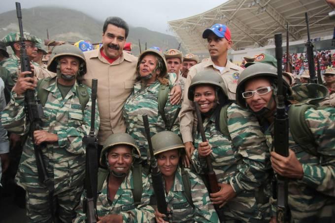 Militares decidirão se Maduro cai e se Guaidó governa a Venezuela