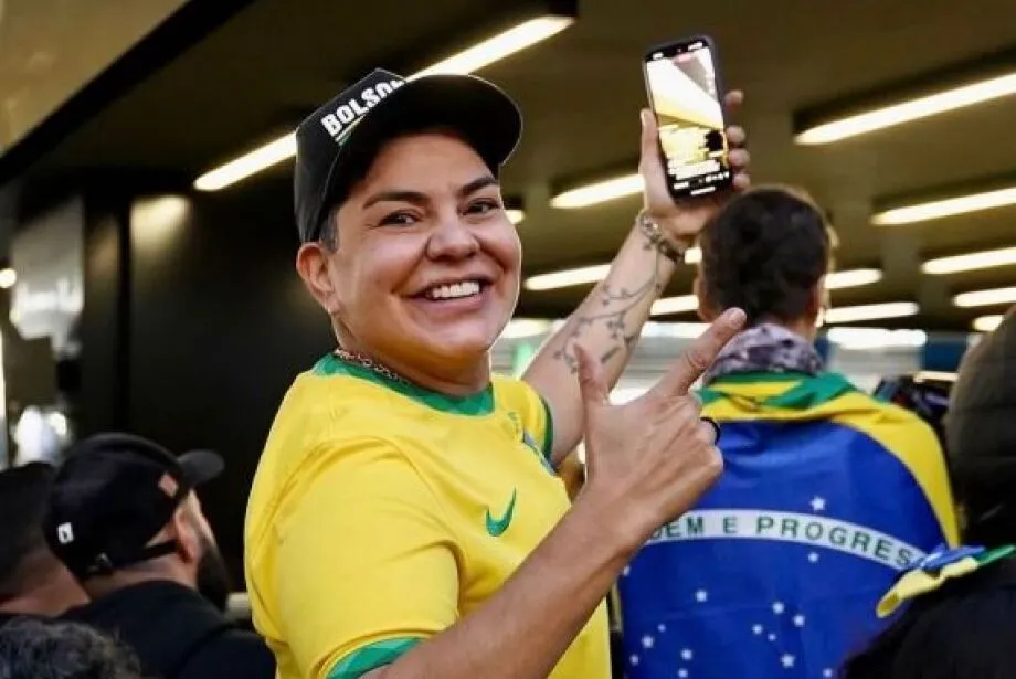 Vereadora eleita, conhecida como 'dona de zona', manda recado para servidor