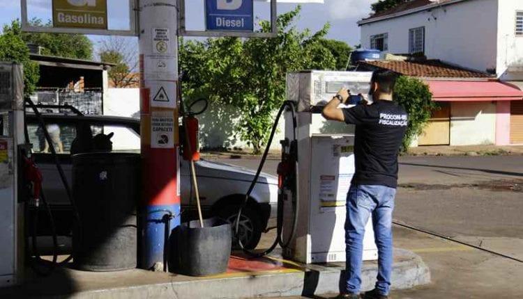 Governo ignora isenção de Bolsonaro e mantém ICMS sobre diesel e gás de cozinha em MS