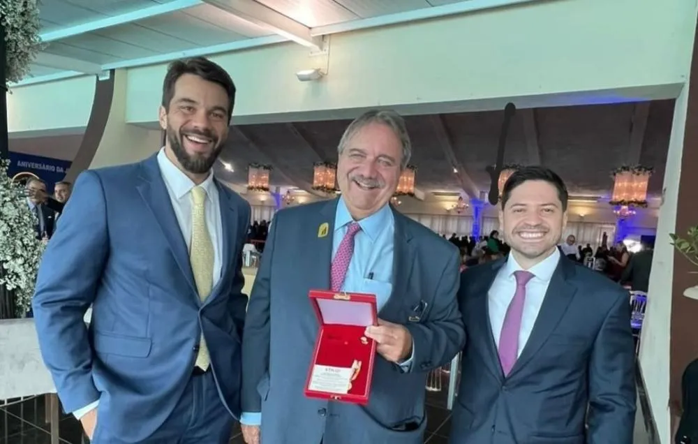 Desembargador afastado por corrupção recebe Comenda do Mérito Legislativo da Assembleia