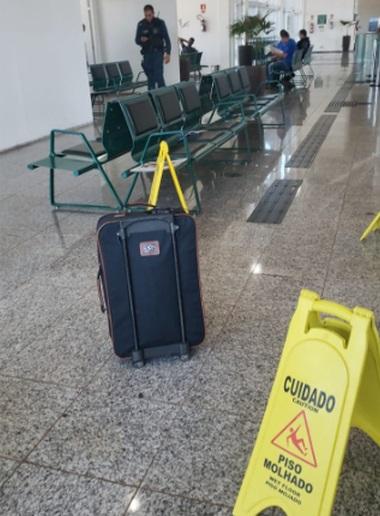 Mala esquecida em aeroporto mobiliza equipe antibombas
