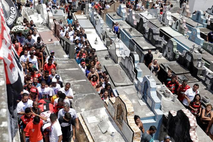 Flamengo diz que contêineres utilizados no CT tinham tecnologia antichamas