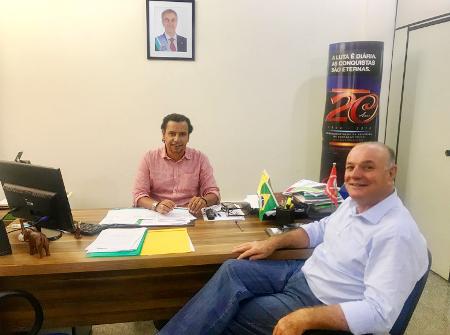 Prefeito de Caracol busca parceria com a Fundesporte