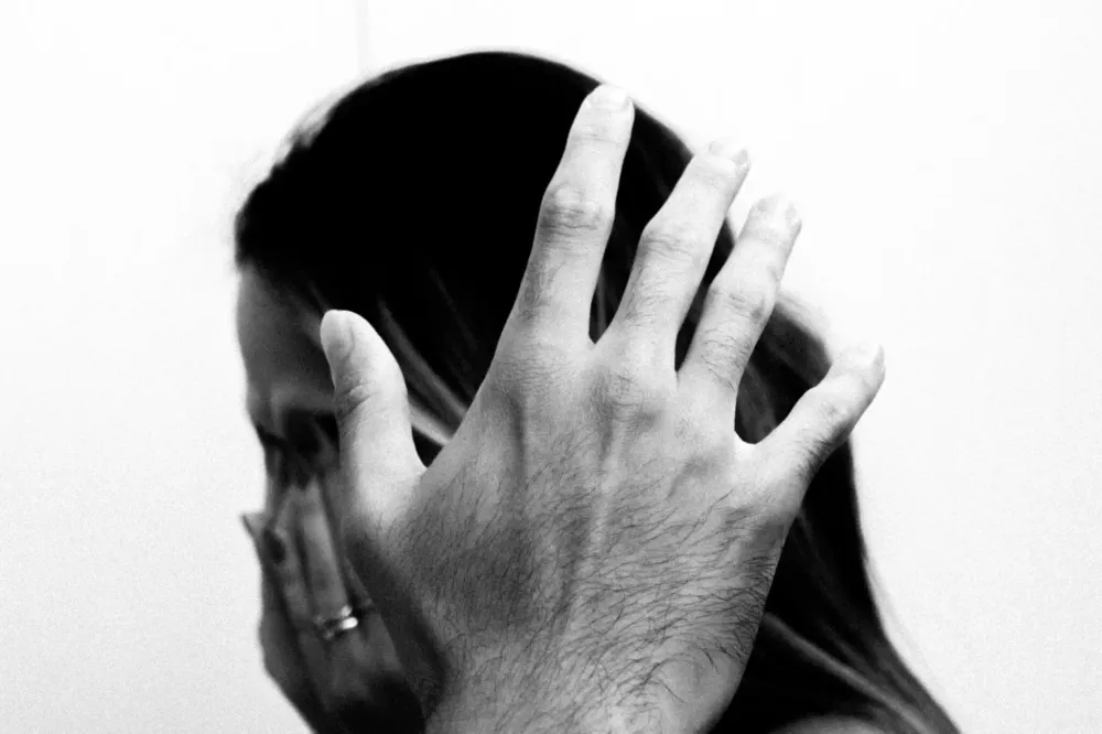 Violência contra mulher bateu recorde em 2023, mas 2024 já supera em número feminicídios