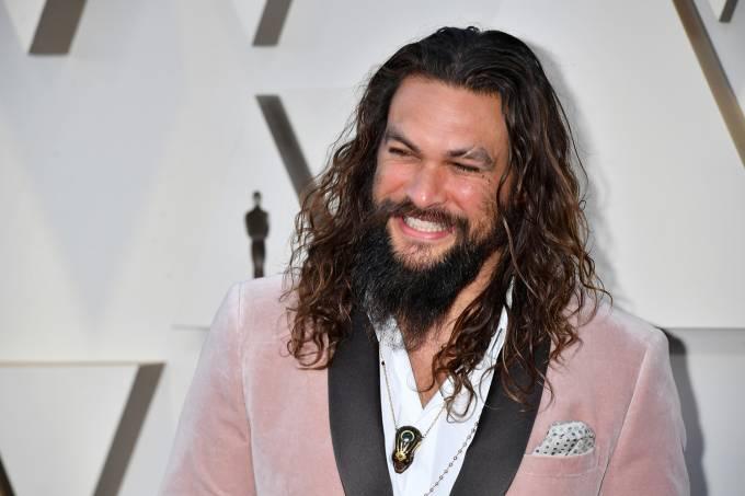 De rosa, Jason Momoa rouba a cena no Oscar 2019