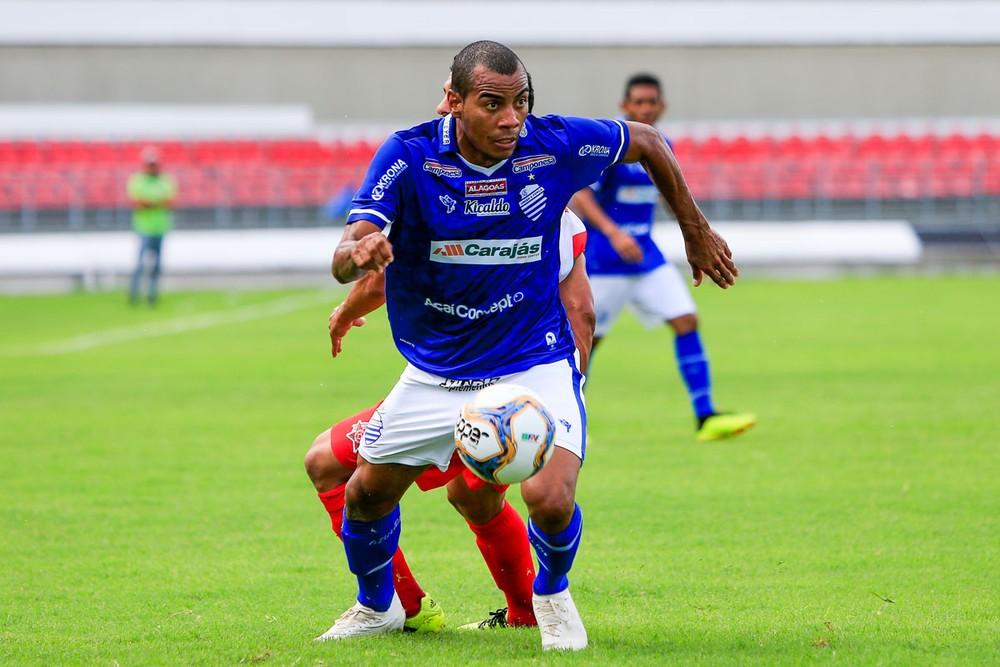 Ex-São Paulo, lateral Régis, do CSA, é detido após se envolver em confusão na entrada de motel