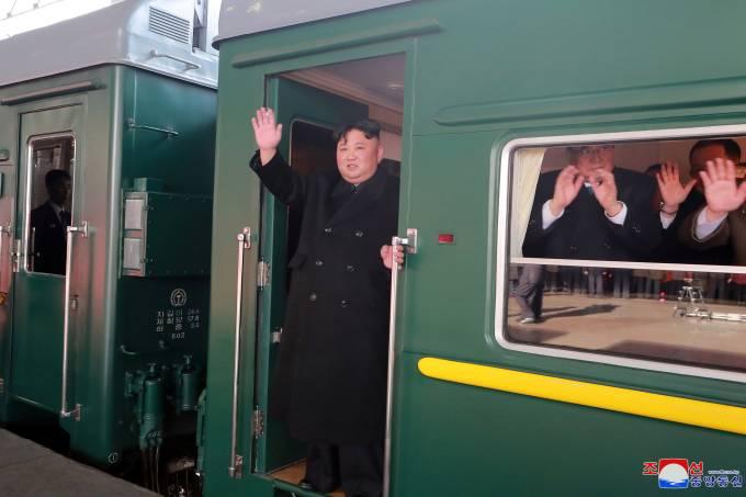Kim Jong-un chega ao Vietnã para encontro com Trump