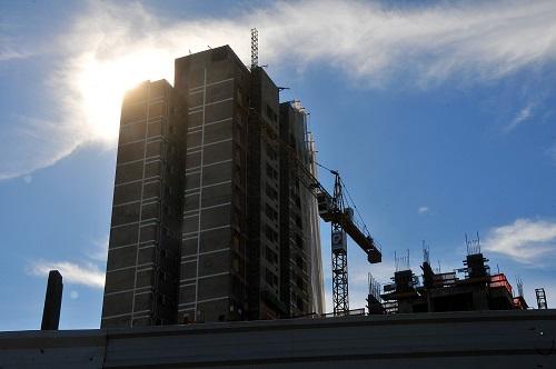 Mercado imobiliário reage, mas com preços até 10% menores