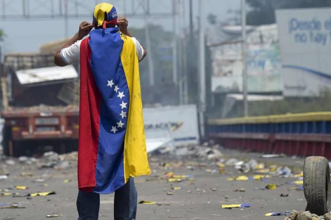 Colômbia estende bloqueio de trechos da fronteira com a Venezuela por 24h