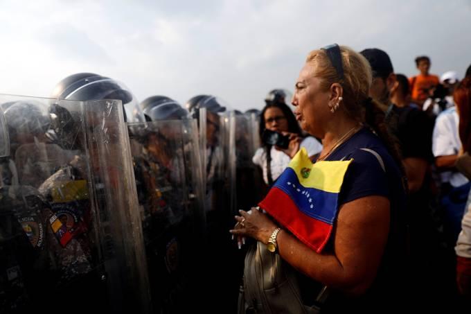 Colômbia reabre passagens para Venezuela, mas limita mobilidade em pontes