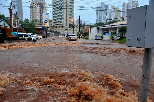 Prefeitura precisa de R$ 300 milhões para conter enchentes