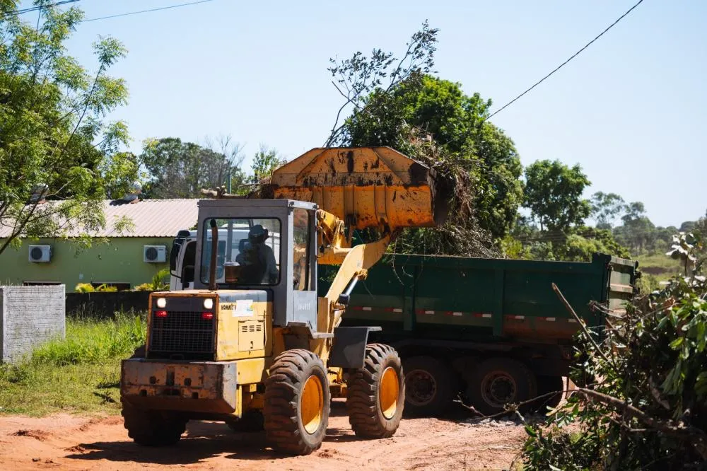Prefeitura inicia semana com mutirão de limpeza em Jardim