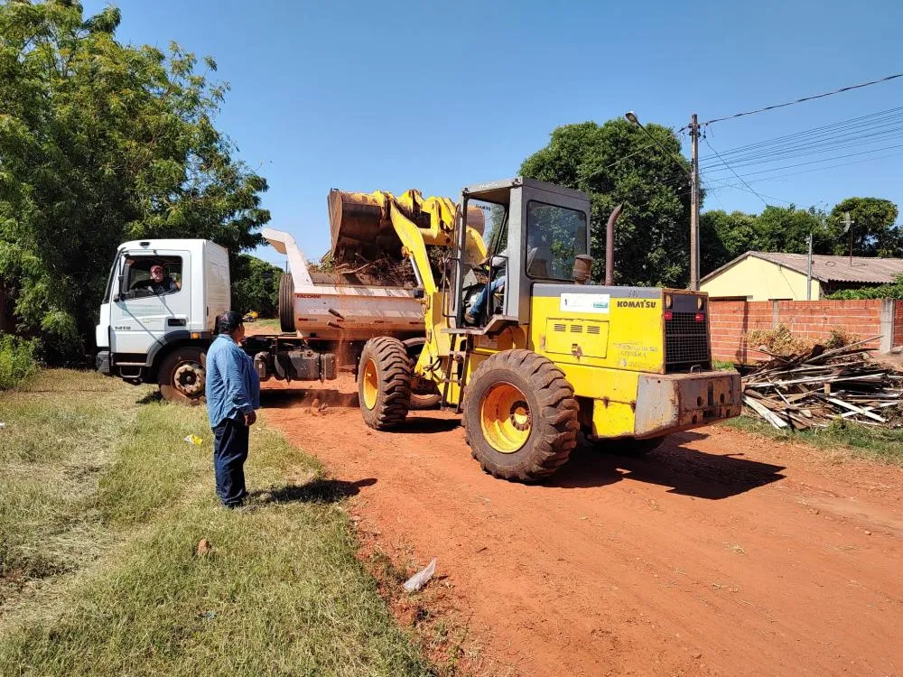 Mutirão de limpeza avança para o Parque das Araras com apoio da Vigilância em Saúde em Jardim