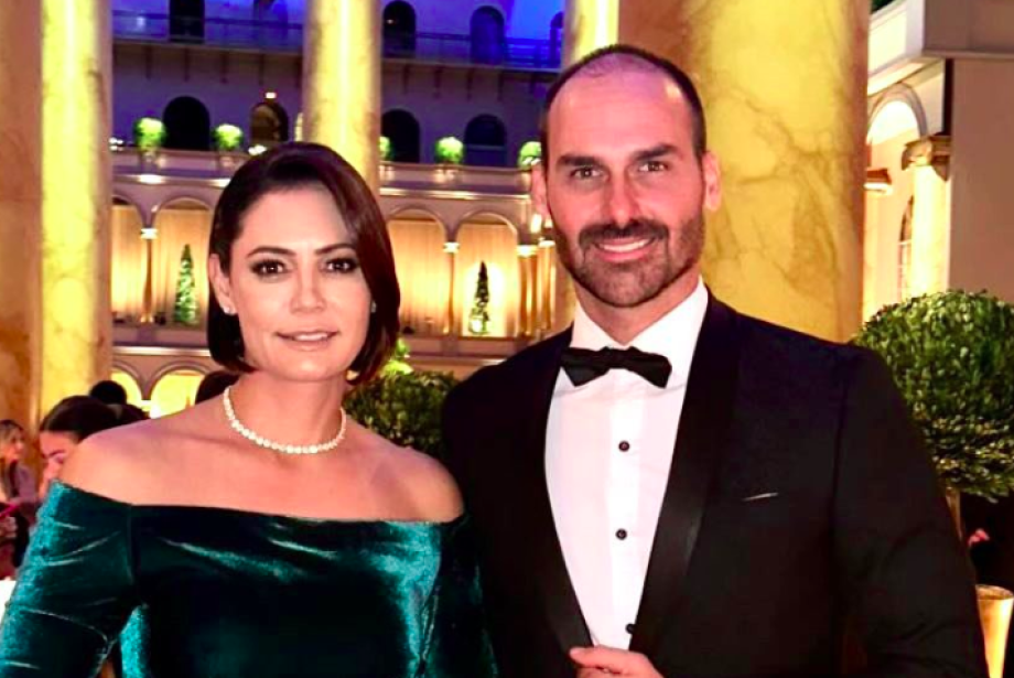 Michelle e Eduardo Bolsonaro ficam de fora do Capitólio, mas vão a baile oficial