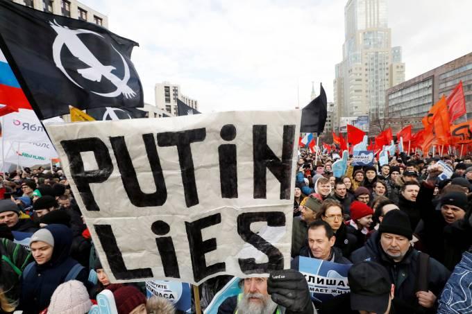 Russos protestam contra censura à internet