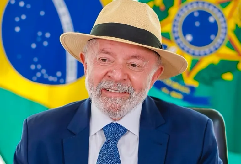 Após trapalhada, reprovação de Lula dispara na Capital