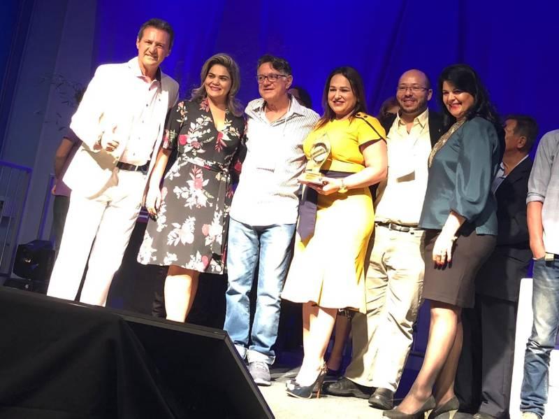 Prefeita recebe reconhecimento de prática integrativa no SUS