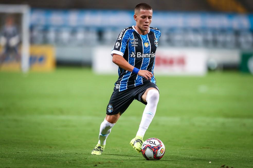 Aos 18 anos, Pedro Lucas ganha nova chance em busca de espaço no elenco principal do Grêmio