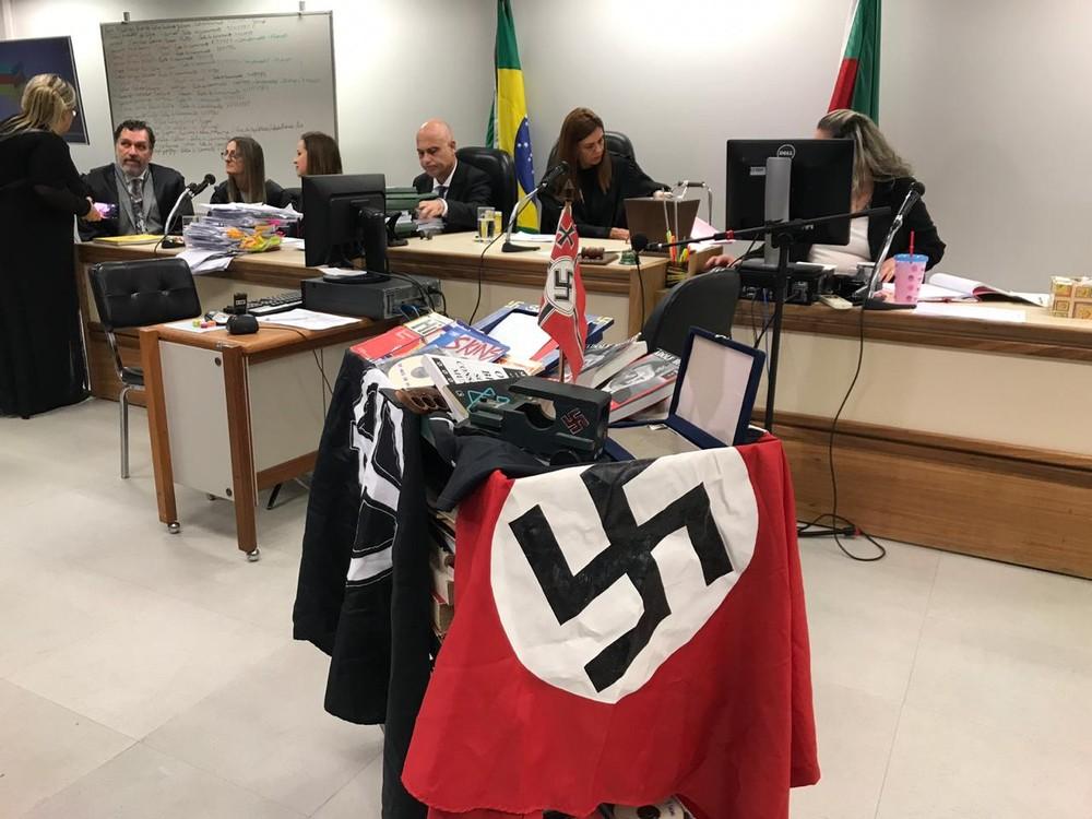 Júri condena dois acusados de atacar judeus em 2005