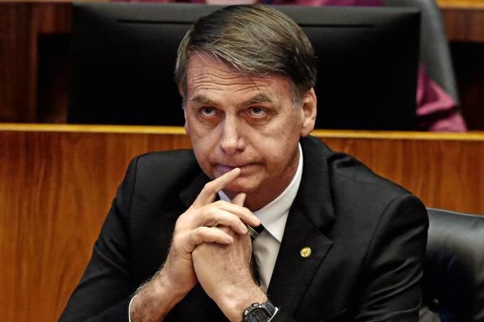Em meio a atrito, Bolsonaro reúne ministros