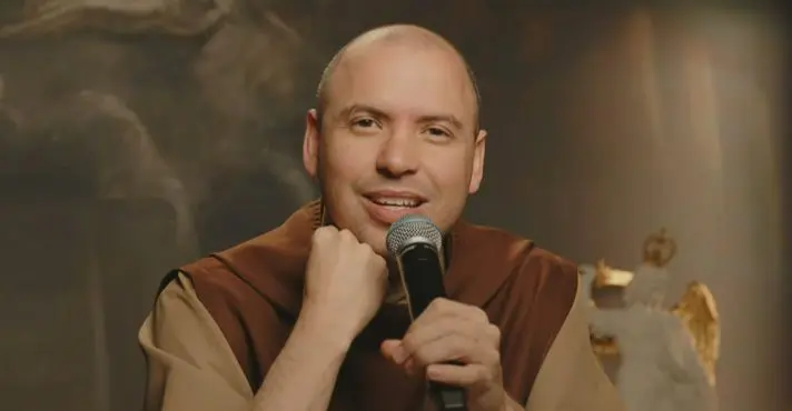 Frei Gilson é criticado por live e recebe apoio de políticos e religiosos