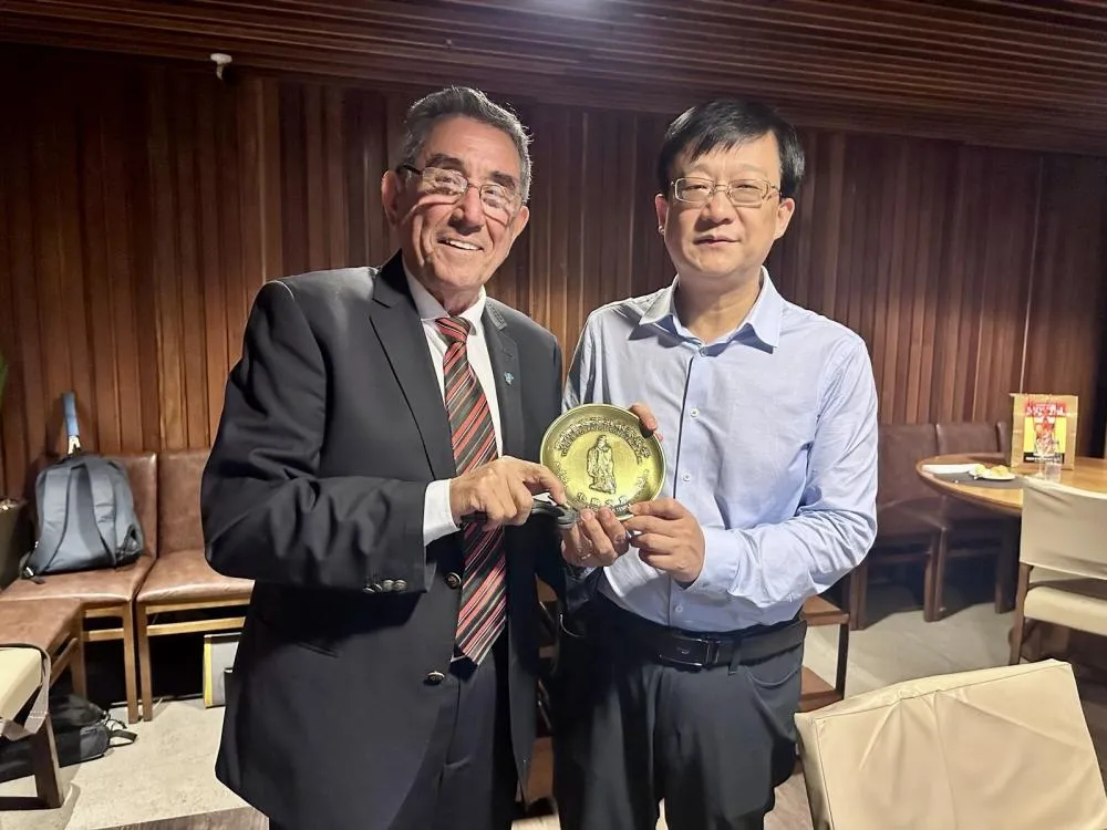 Prefeito Nelson Cintra se reúne com investidores chineses e apresenta oportunidades em Porto Murtinho