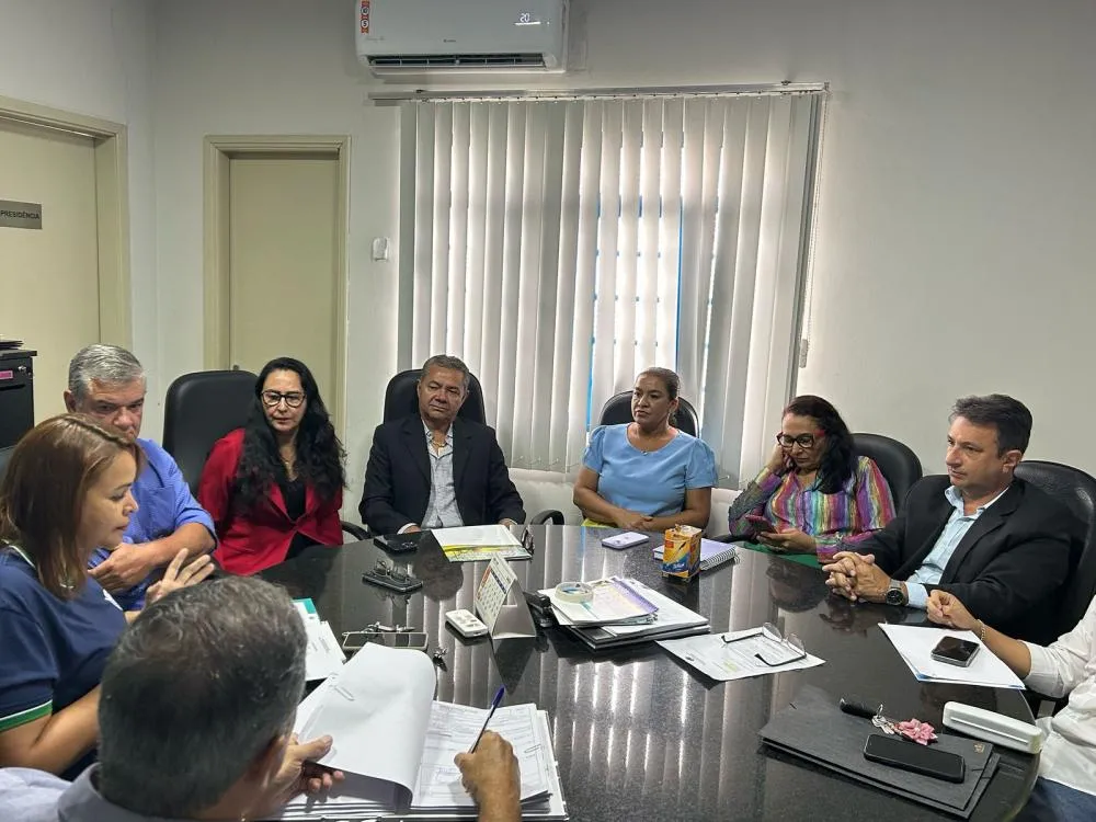 Reunião traz explicação sobre retorno da Central de Matrículas