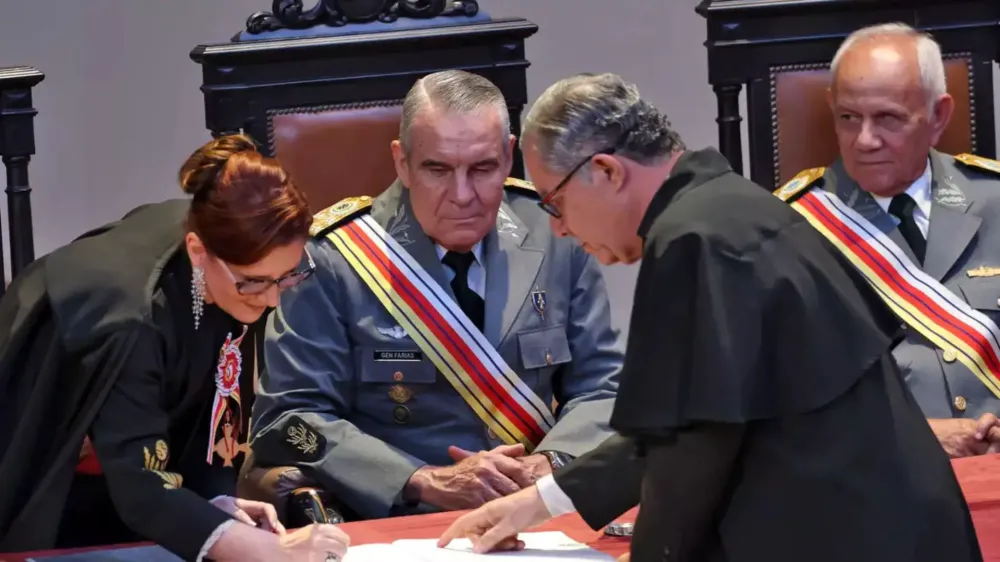 Nova presidente do STM diz identificar crimes militares de Bolsonaro