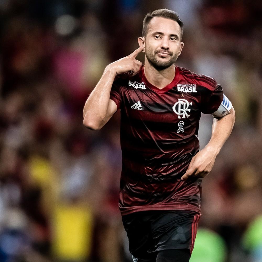 Após confusões com o VAR no Fla-Flu, Éverton Ribeiro divide culpa entre árbitro e jogadores